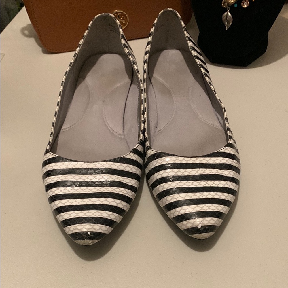AEROSOLES Black and White Loafers Stylish Flats